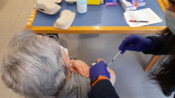 La vacuna que reactiva la vida de los mayores de 80 años del medio rural alavés