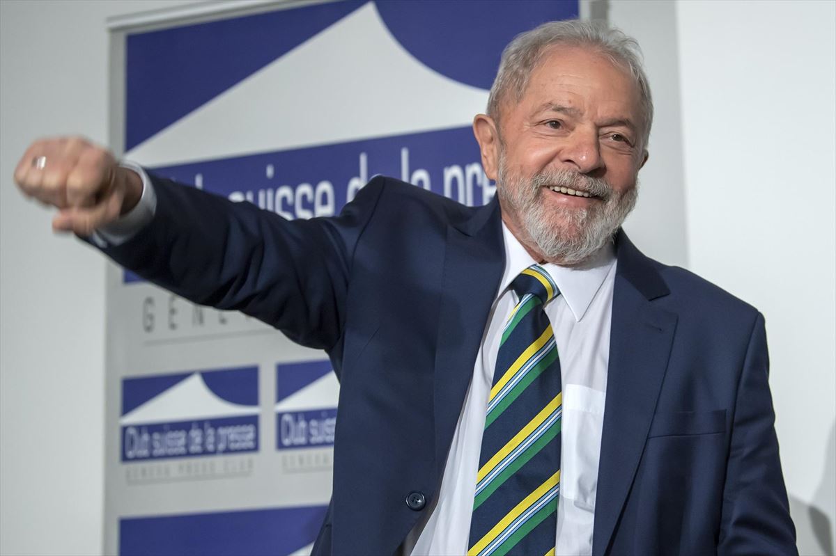 Lula da Silva Brasilgo presidente ohia artxiboko irudi batean