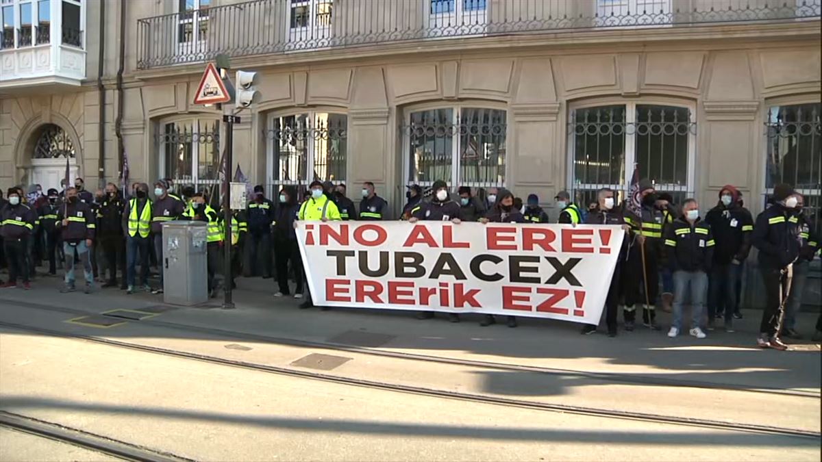 Los trabajadores de Tubacex llegan al Parlamento Vasco