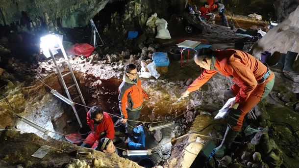 Obtienen ADN neandertal del suelo de Atapuerca y comunicación sobre vacunas