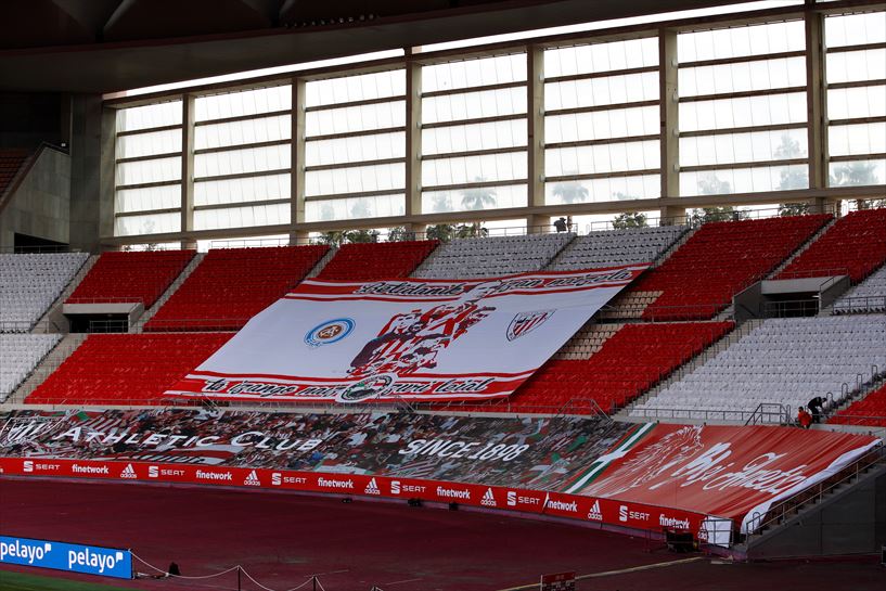 Cartuja zelaia Athleticen koloreekin apainduta.