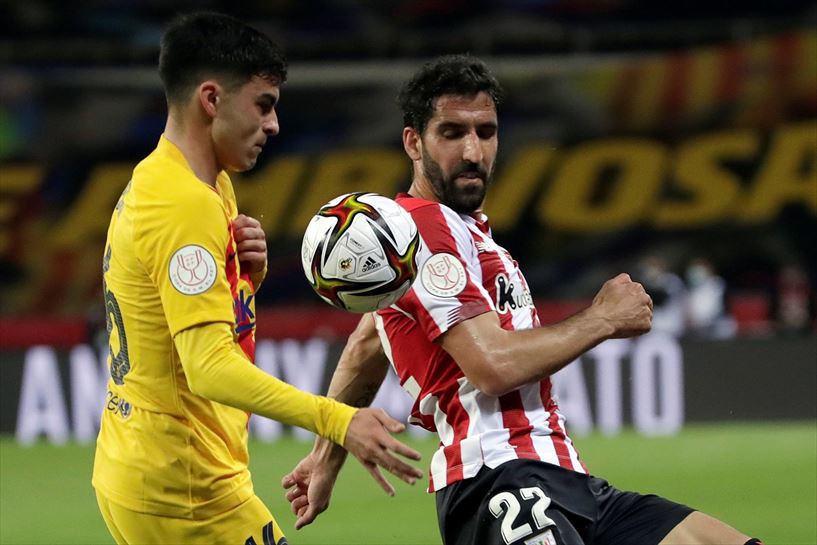 Raúl Garcia eta Pedri.