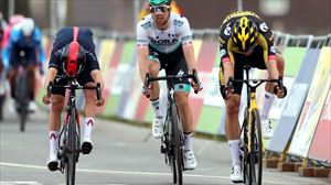 Van Aert logra ante Pidcock una victoria de 'foto finish' en la Amstel Gold Race
