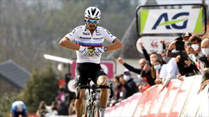 Julian Alaphilipperen hirugarren garaipena Huyko hesian