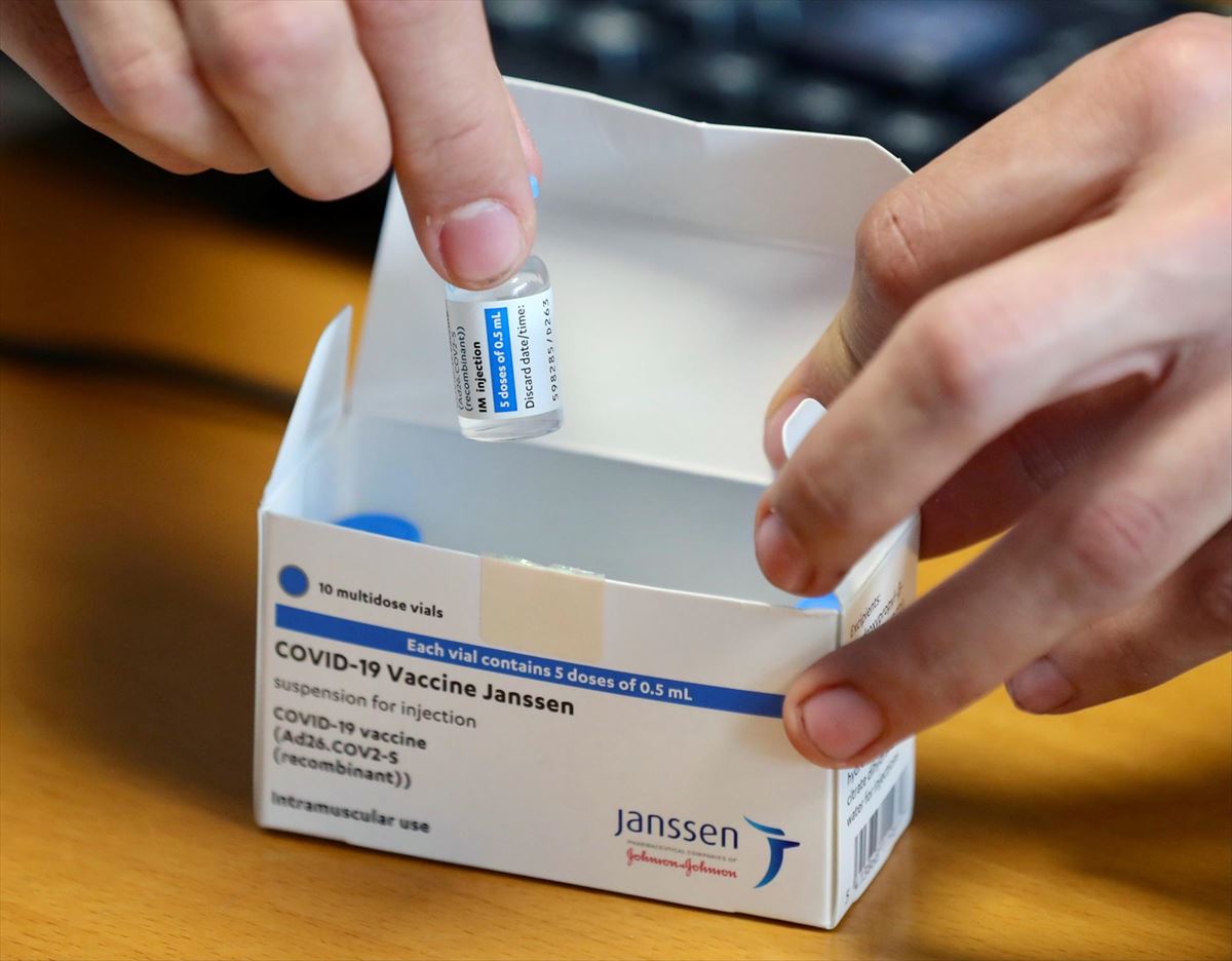 Una caja de la vacuna de Janssen contra el coronavirus