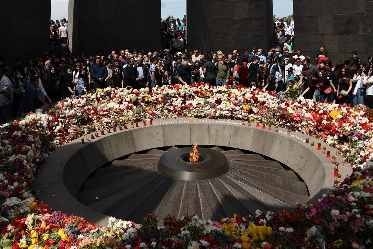 Acto de homenaje a las víctimas armenias en Yerevan