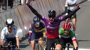 Demi Vollering se lleva la Lieja-Bastoña-Lieja al esprint por delante de Van Vleuten