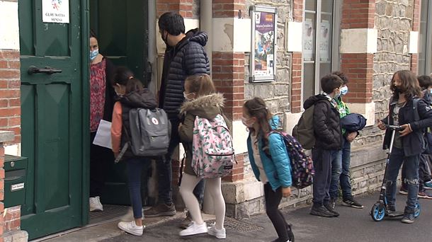 Niños en un colegio de Hendaia