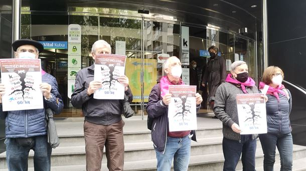 Protestan contra la "mala atención" que la banca está prestando a los pensionistas