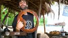 Aitor ha inventado un artilugio para coger cocos