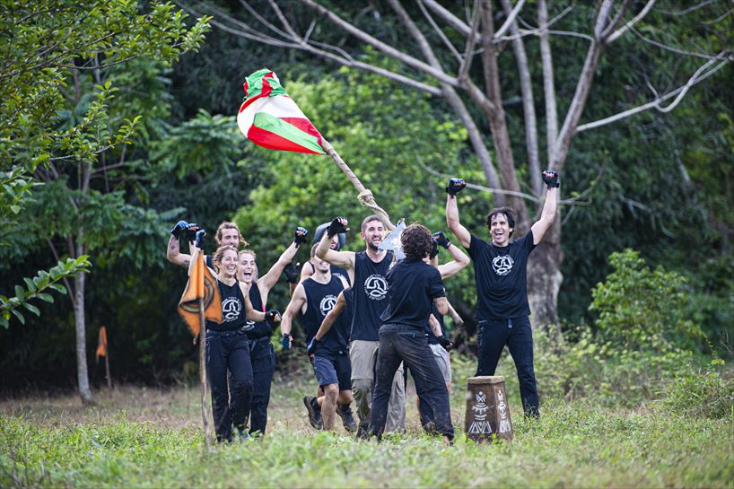 Equipo Cacata, ondeando la ikurriña