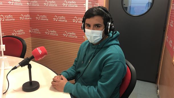 Ayron Ramirez, Euskadi Irratiko estudio batean                                                      