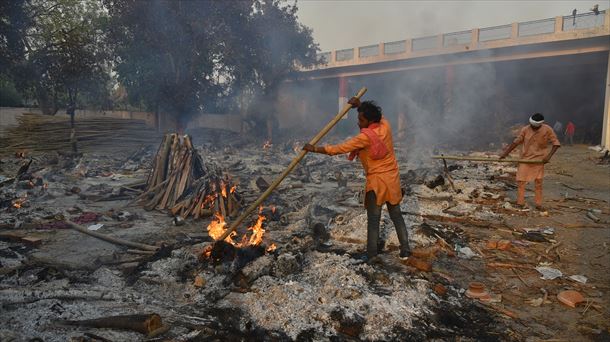 200.000 heriotza baino gehiago zenbatu dira Indian pandemiaren ondorioz