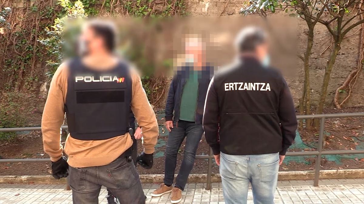 Operación policial de la Ertzaintza y la Policía Nacional. Detención de integrantes en Irún. 