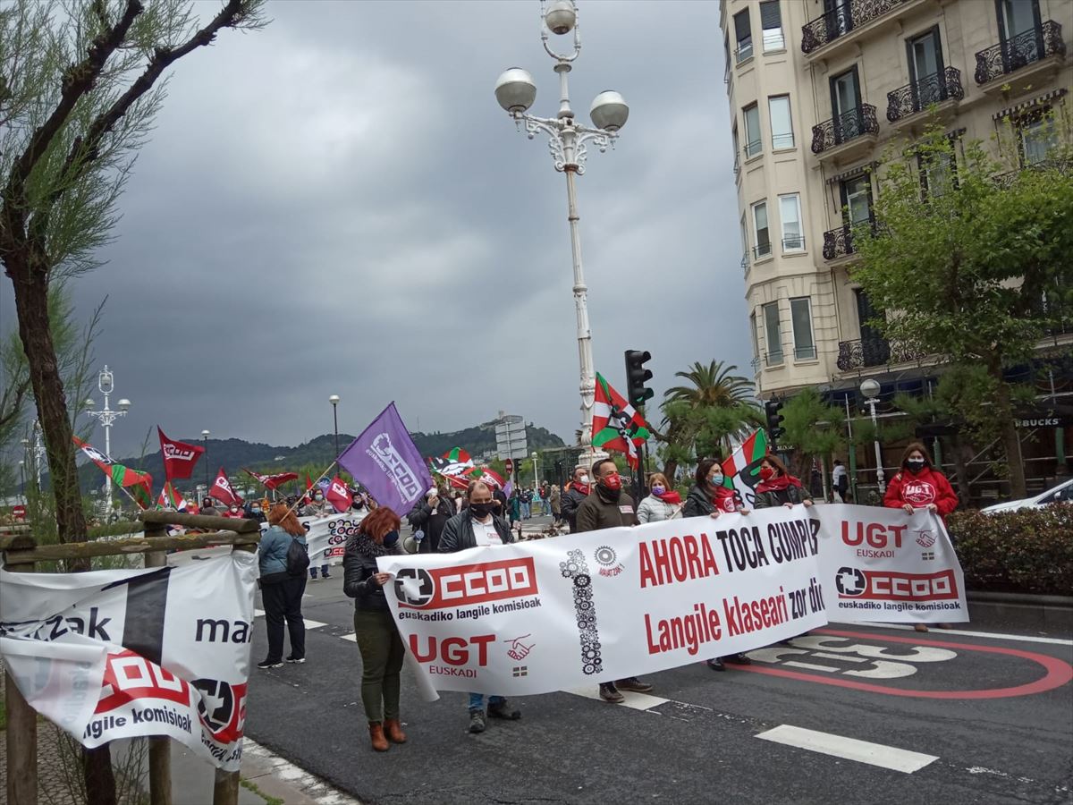 Manifestación de CCOO y UGT en Donostia. 