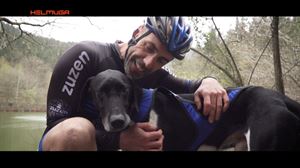 Daniel Arenasekin aritzen da egun 'Asterix', Alejandro Gomez korrikalariaren txakurra