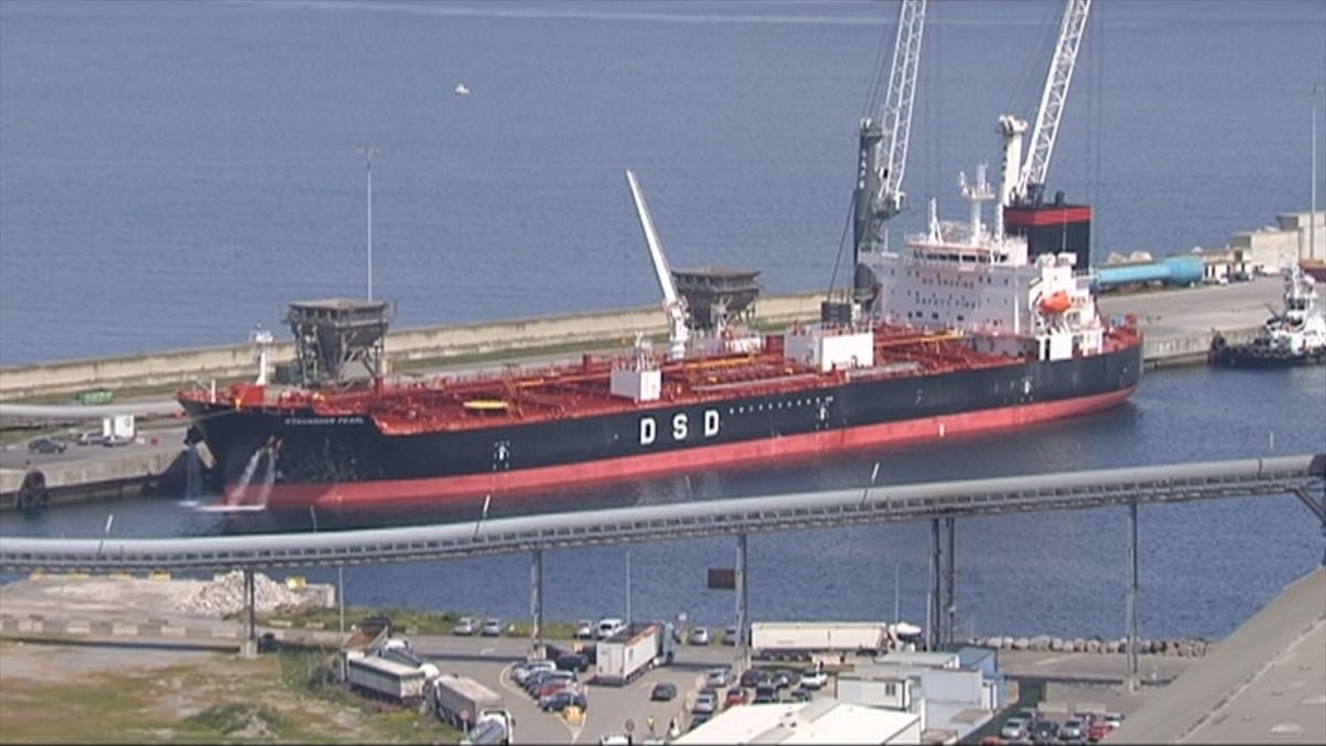 El buque "Stavanger Pearl", atracado en el Puerto de Bilbao.