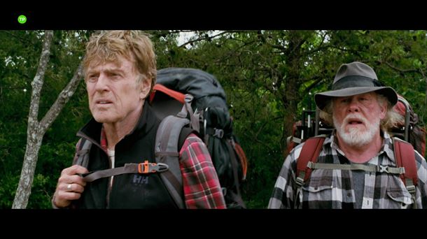 Robert Redford y Nick Nolte en un fotograma de la comedia 'Un paseo por el bosque'