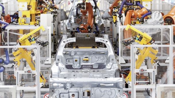 Producción en la planta de Landaben de Volkswagen Navarra. 