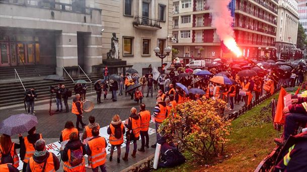 PCB enpresako langileen protesta Bizkaiko Justizia Jauregiaren parean.