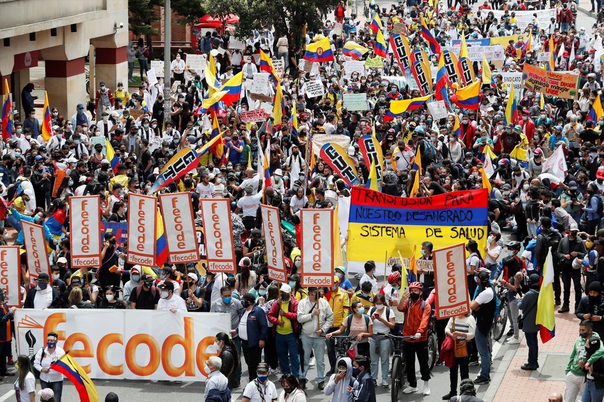Una marcha en Bogotá con motivo del paro nacional del 5 de mayo