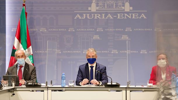 Josu Erkoreka, Iñigo Urkullu y Gotzone Sagardui en una reunión del LABI.