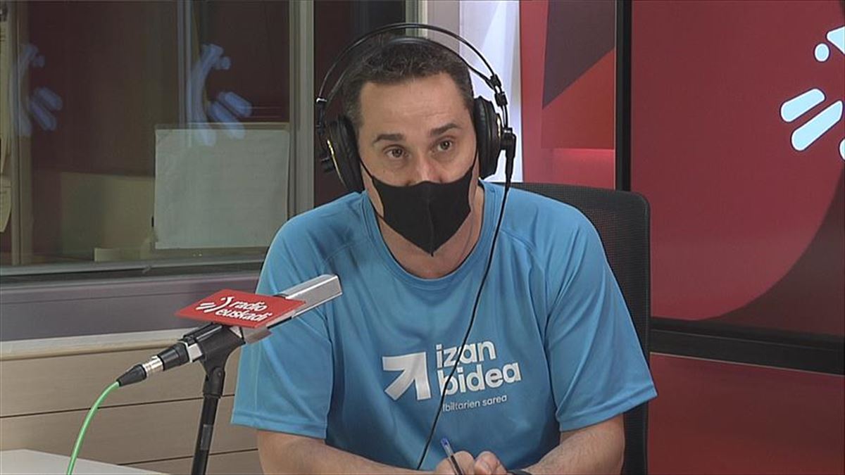 Iker Casanova. parlamentario de EH Bildu, en Radio Euskadi