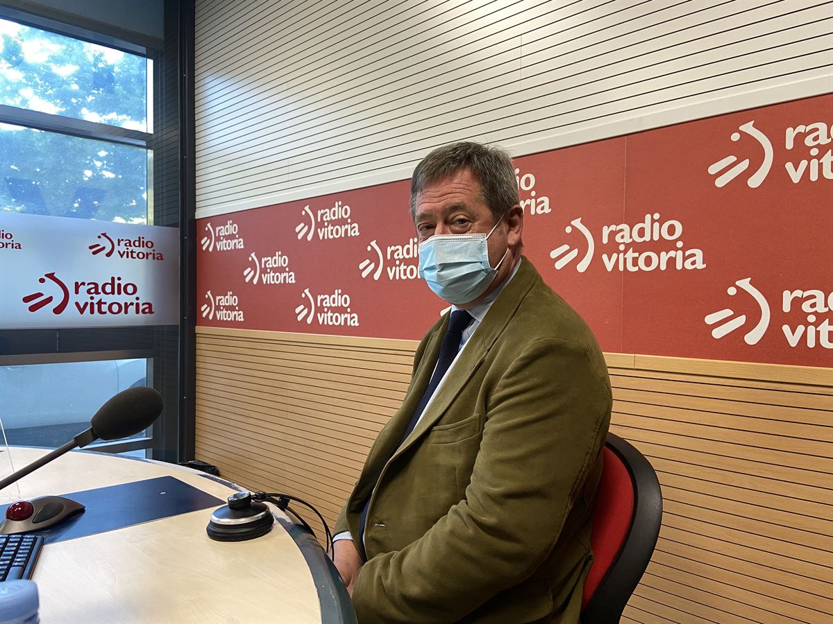 Bingen Zupiria, entrevistado en Radio Vitoria. Foto: EITB Media.