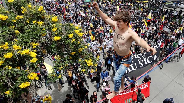 Manifestazio jendetsua egin dute Bogotan.