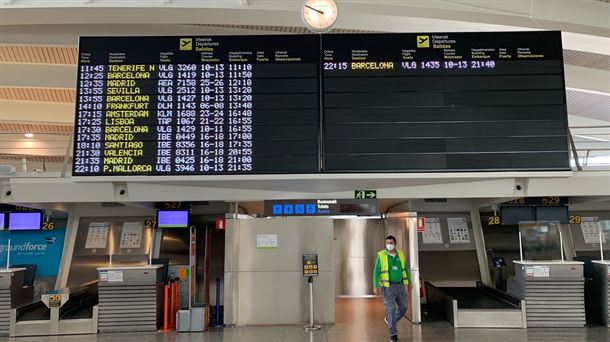 Panel de vuelos de un aeropuerto