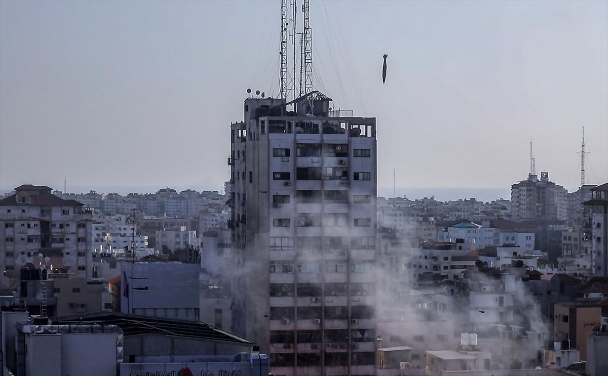 Un misil israelí cae en Gaza.