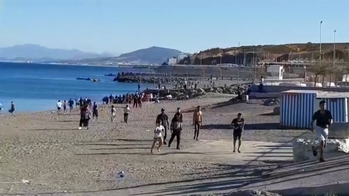 Migrantes en Ceuta. Imagen: Agencias