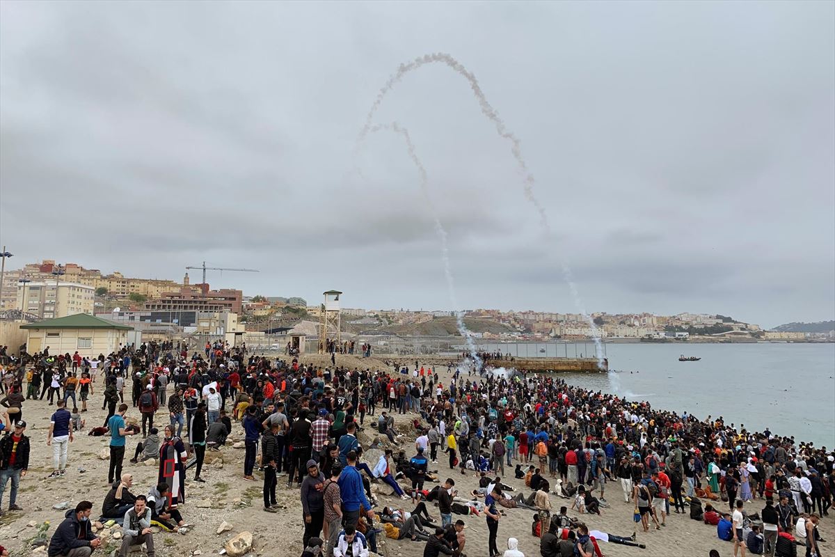 Llegada masiva de personas a las costas de Ceuta en mayo de 2021. Foto: EFE