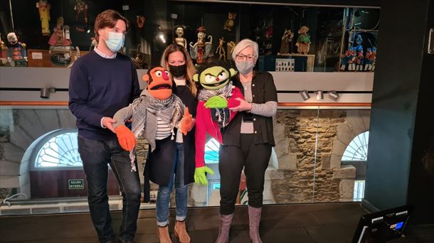 Iñigo Aguinagalde, Ainhoa Lodoso eta Idoia Otegui Batasunis txotxongiloekin