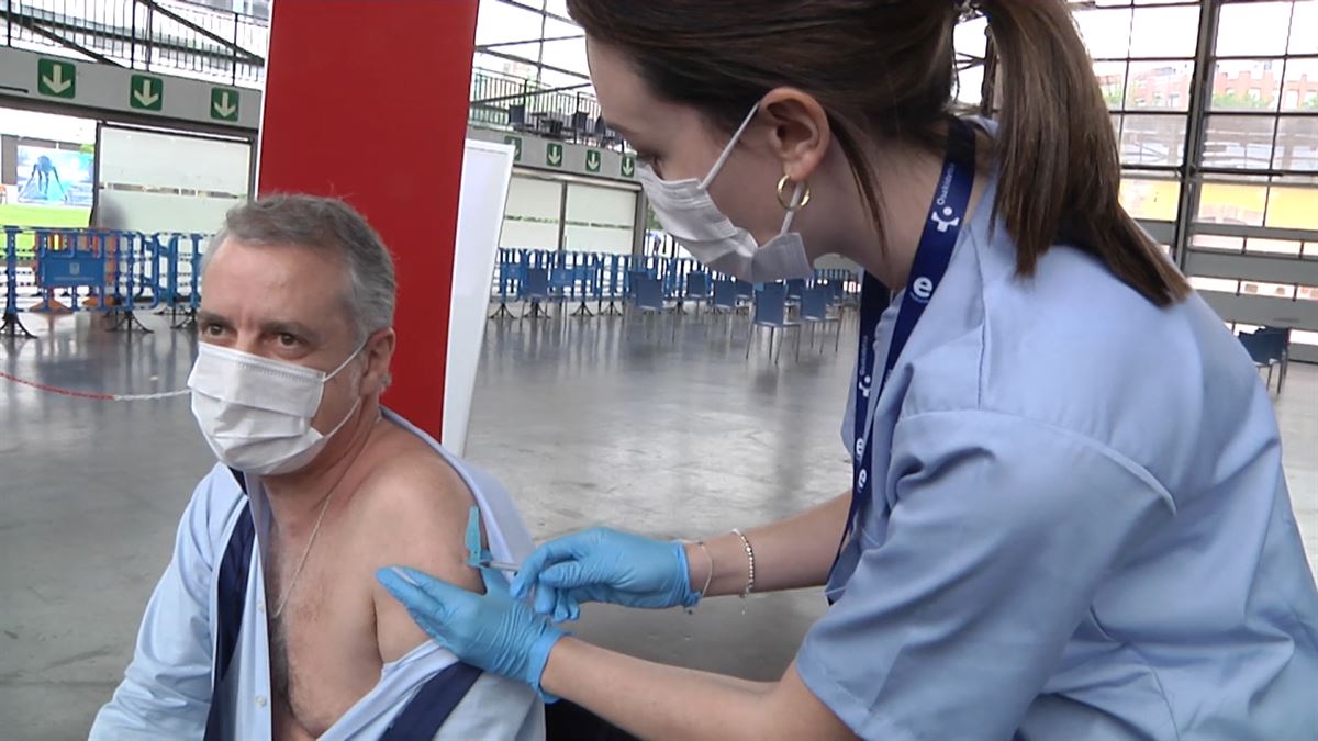 Iñigo Urkullu vacunándose. Imagen: EITB Media