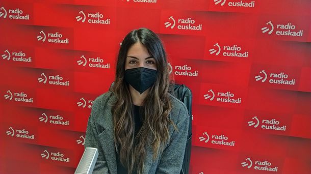 Sandra Piñeiro, remera de Orio, en Radio Euskadi

