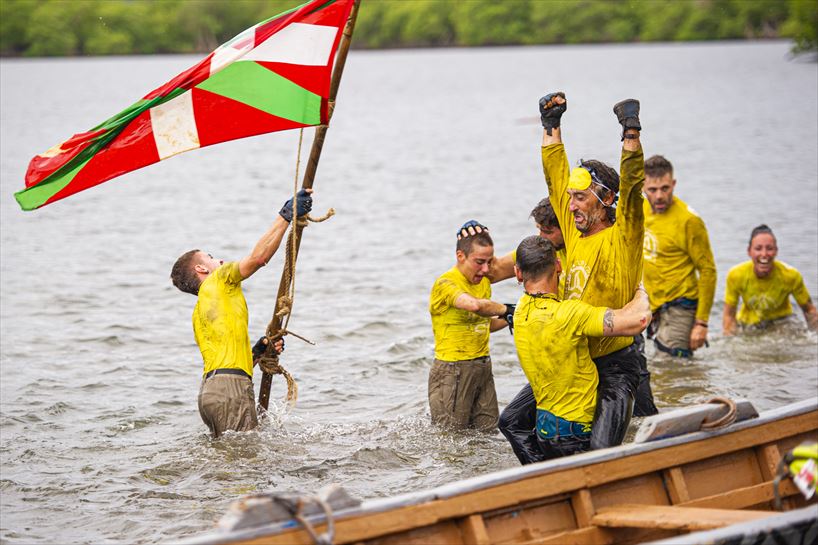 Cuyaya taldea garaipena ospatzen