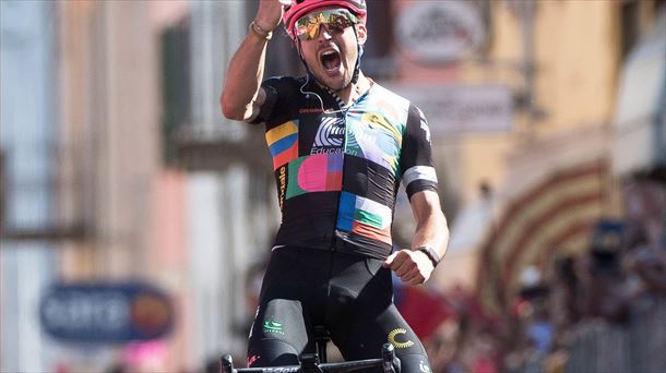 Alberto Bettiol celebrando una victoria de etapa. Foto de archivo: EFE