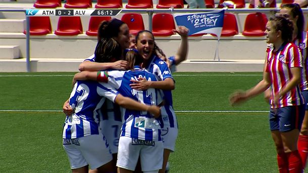 Las jugadoras del Alavés Gloriosas celebran el segundo gol