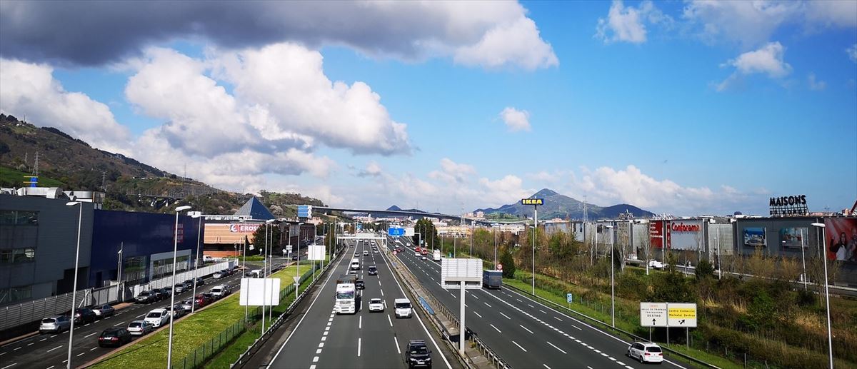 Autopista A-8 a su paso por Barakaldo