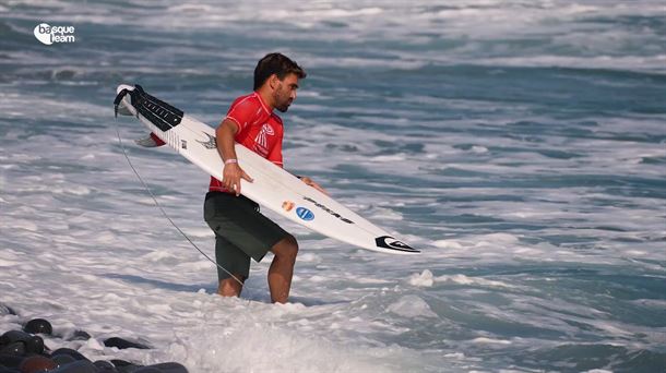 Aritz Aranburu: 'Oihartzun gehiago izan behar luke surflari hauek egin dutenak, sekulakoa da'