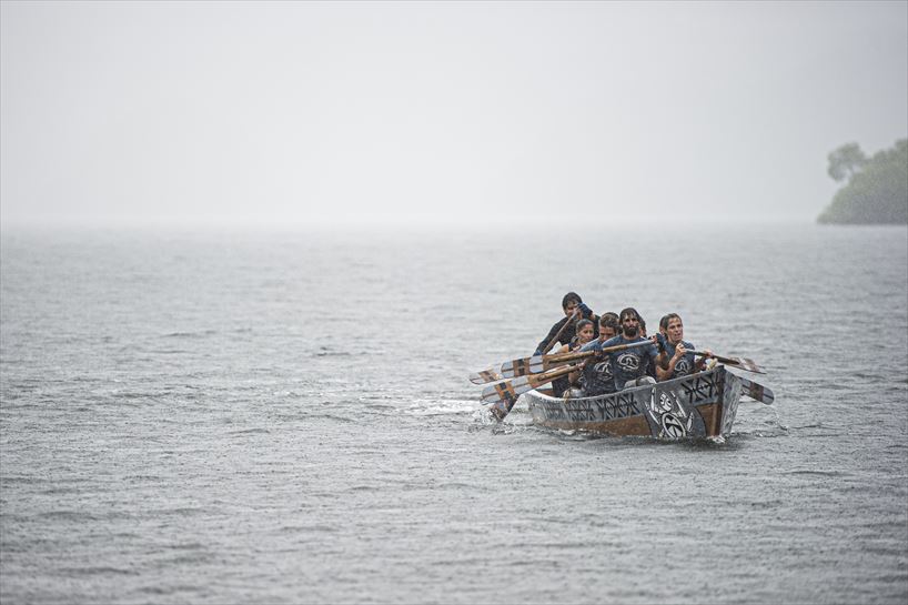 Cacata taldea kaiukoan arraun egiten