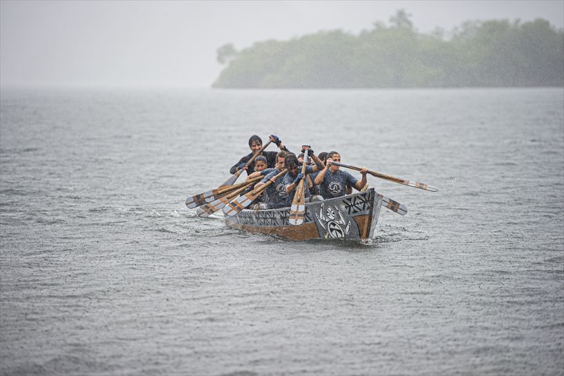 Cacata taldea kaiukoan arraun egiten