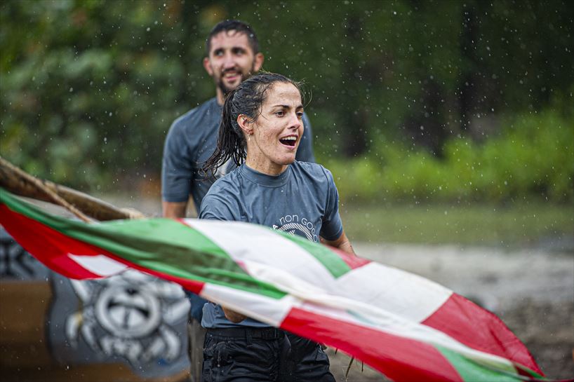 Cacata taldea garaipena ospatzen