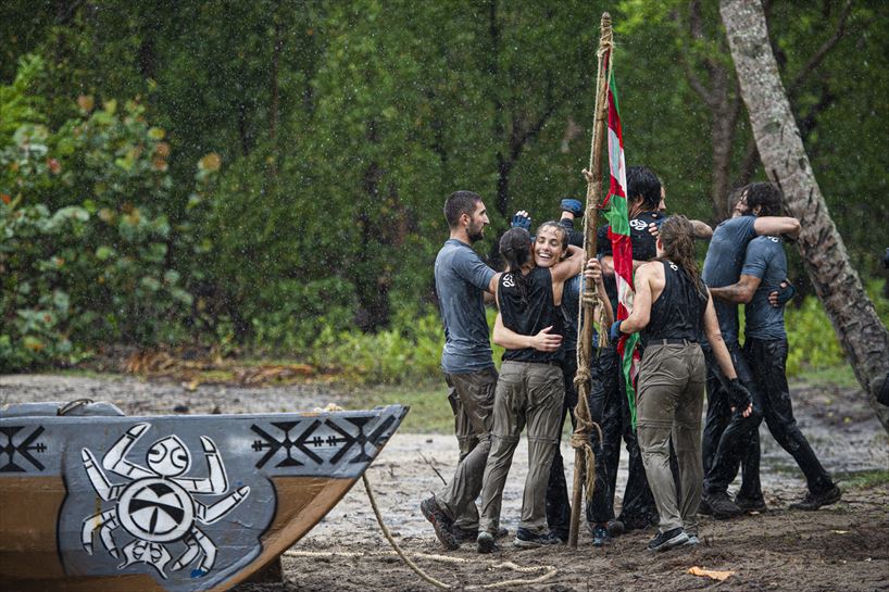 Cacata taldea garaipena ospatzen