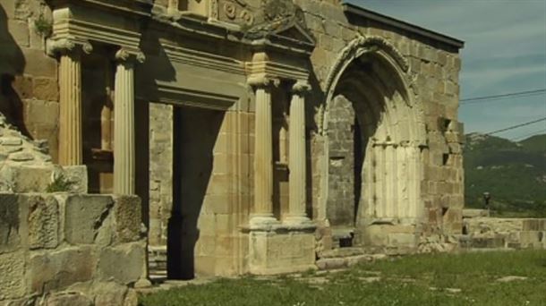 El concejo de Galarreta saca lustre a las ruinas de su iglesia 