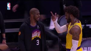 Los Angeles Lakersen porrot mingarria Sunsen etxean (115-85)