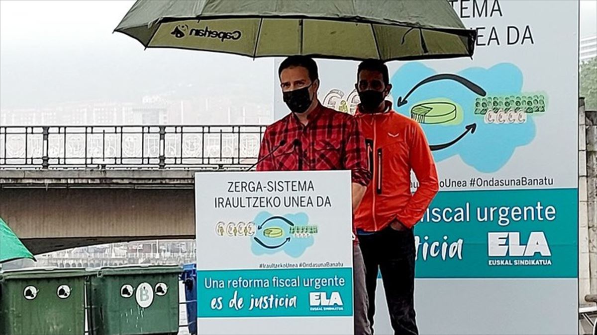 Mitxel Lakuntza en el acto que ELA ha celebrado esta mañana en Bilbao.