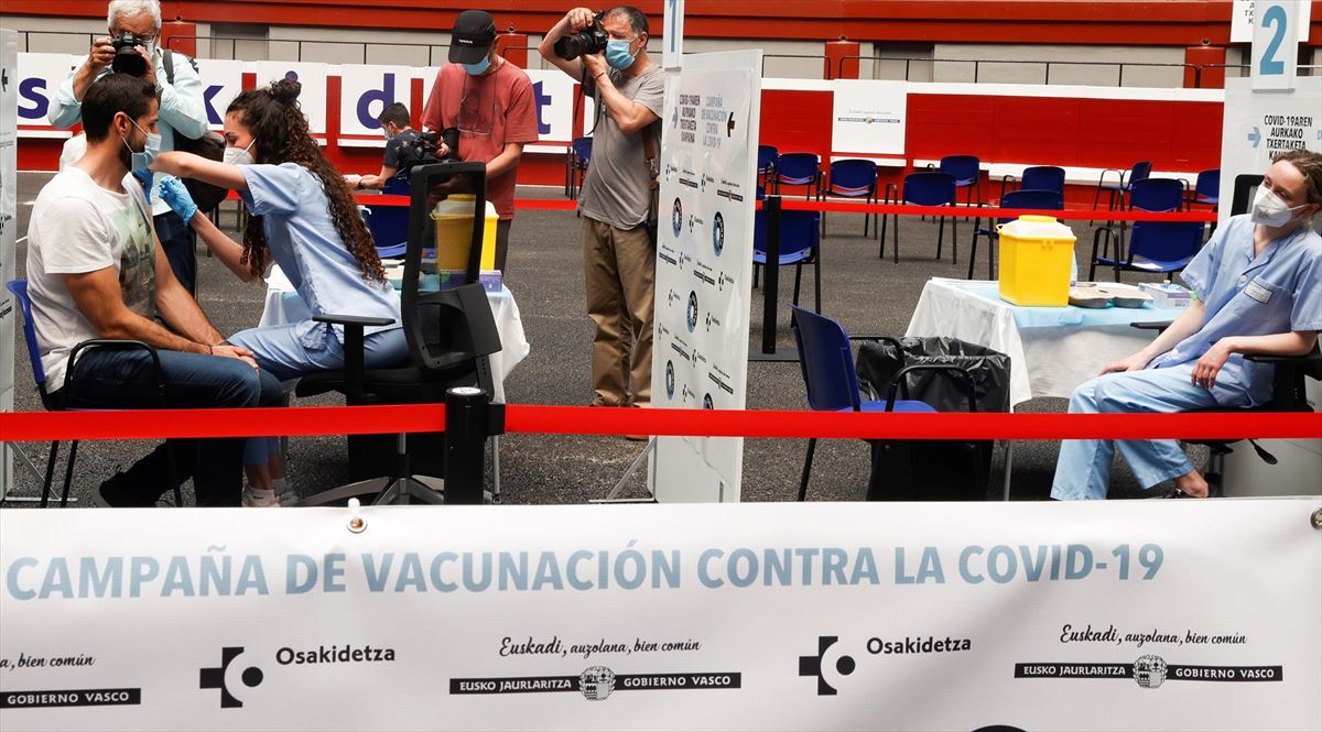 Lugar de vacunación contra la covid-19 en Illumbe. Foto de archivo: EFE