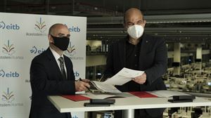 Euskarazko hezkuntza sustatzeko hitzarmena berritu dute Ikastolen Elkarteak eta EITBk